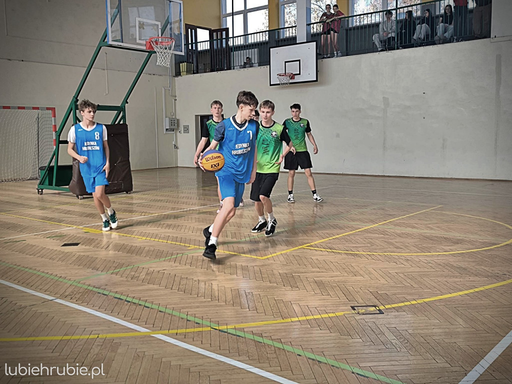 Dziewczęta z Jedynki oraz chłopcy z Dwójki mistrzami powiatu