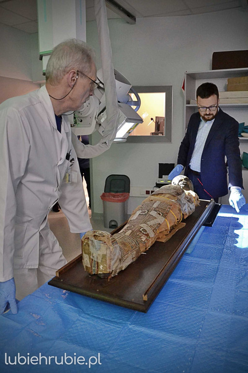 Egipska mumia pod lupą radiologów z Lublina