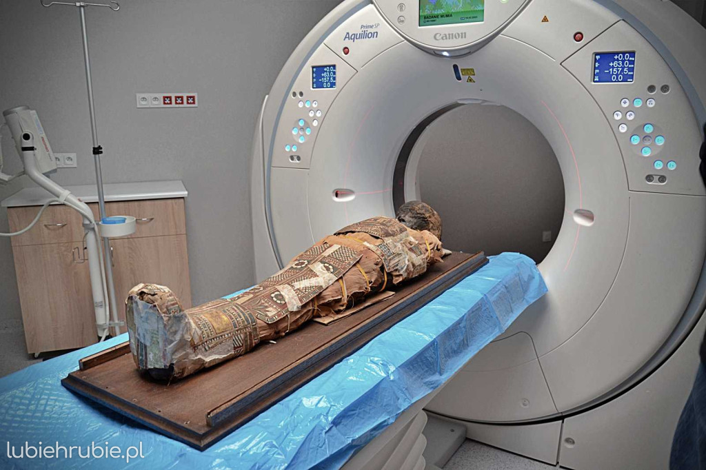 Egipska mumia pod lupą radiologów z Lublina