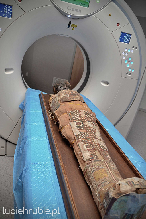 Egipska mumia pod lupą radiologów z Lublina