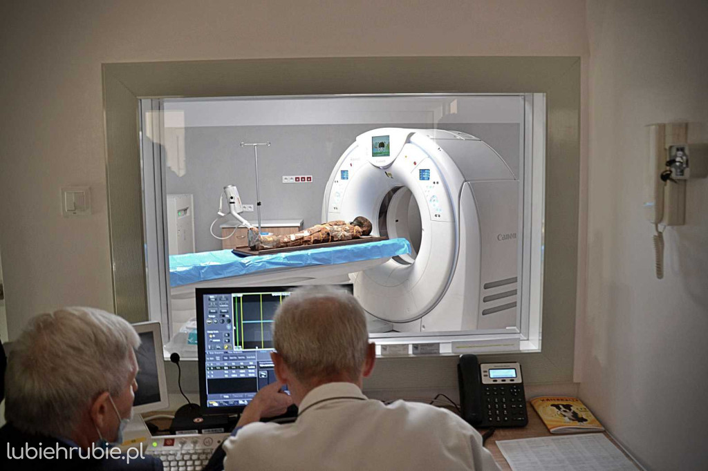 Egipska mumia pod lupą radiologów z Lublina
