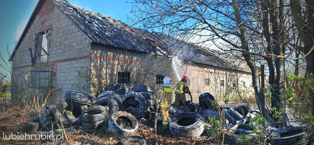 Pożar dwóch budynków inwentarskich w miejscowości Husynne