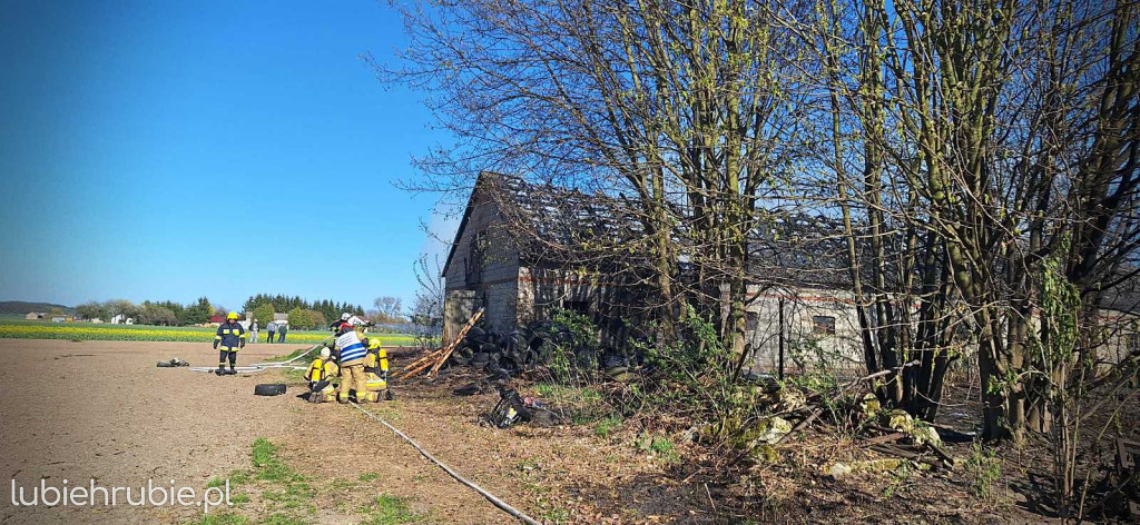 Pożar dwóch budynków inwentarskich w miejscowości Husynne