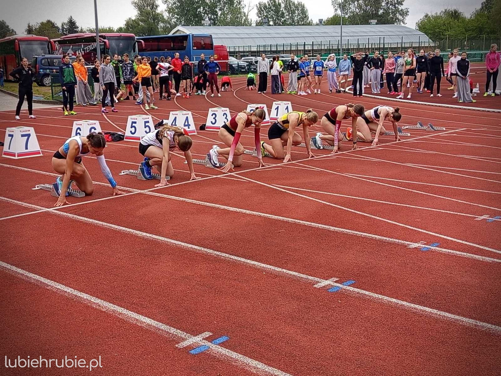 Lekkoatleci rozpoczęli sezon letni
