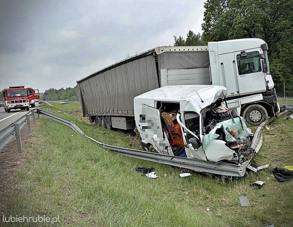 Tragiczny wypadek ciężarówki i busa