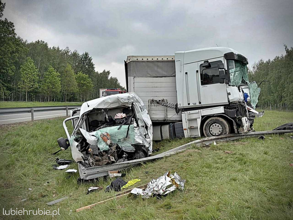 Tragiczny wypadek ciężarówki i busa