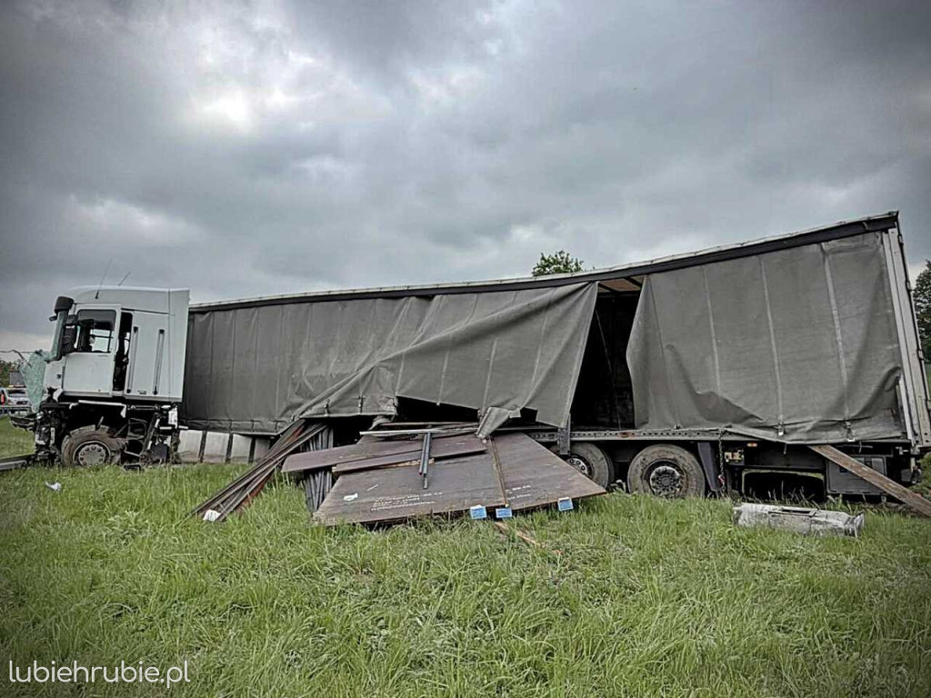 Tragiczny wypadek ciężarówki i busa