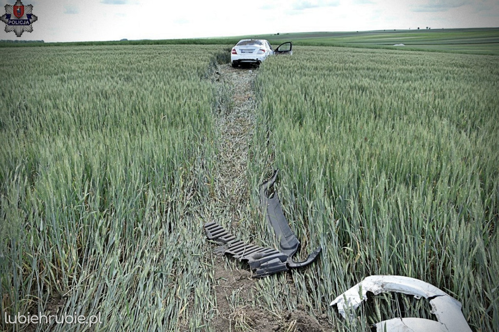 Mercedesem w pole