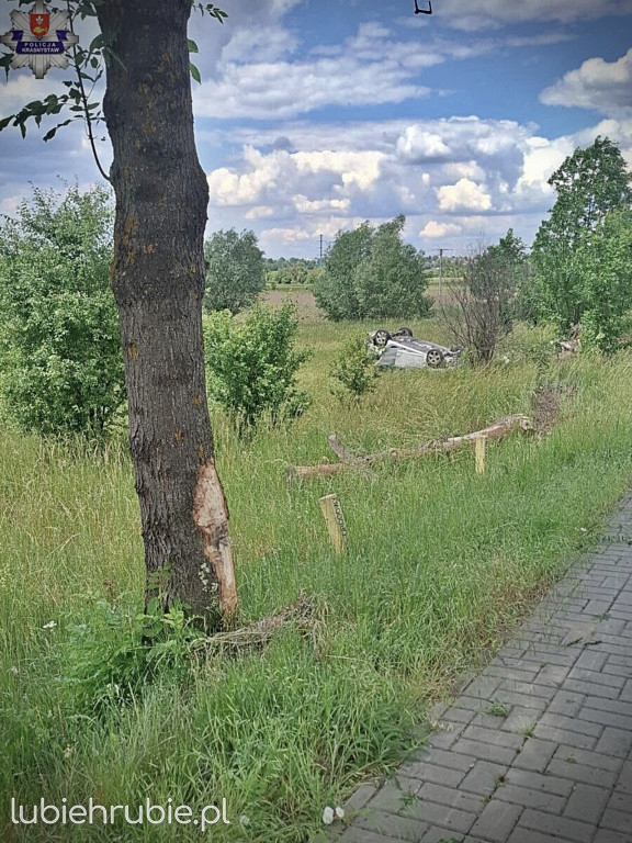 Dachowanie na DK-17 w Krasnymstawie