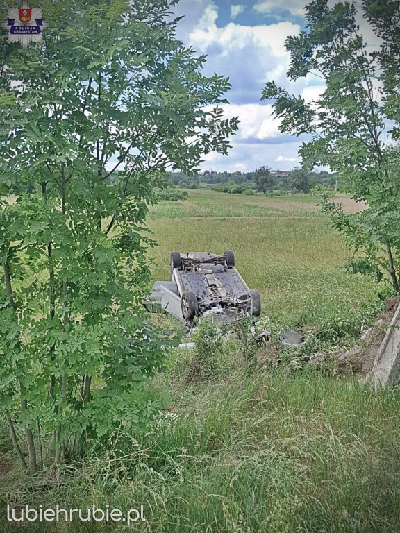 Dachowanie na DK-17 w Krasnymstawie