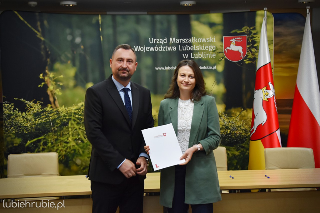 Podpisanie umów na zajęcia przyrodnicze w terenie