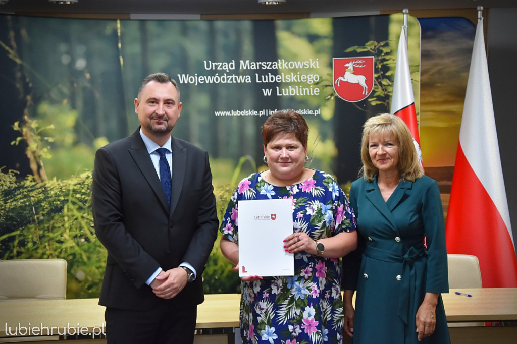 Podpisanie umów na zajęcia przyrodnicze w terenie