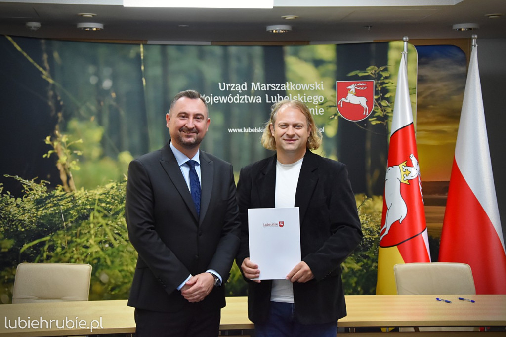 Podpisanie umów na zajęcia przyrodnicze w terenie