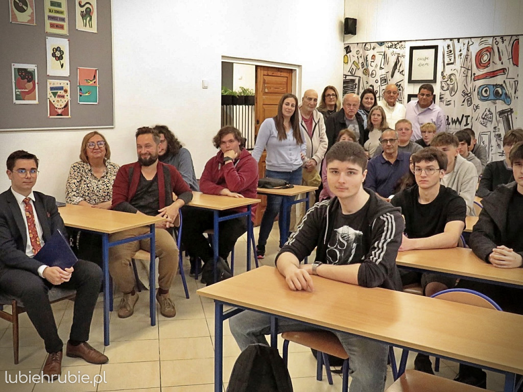 Dialog ponad granicami i pokoleniami