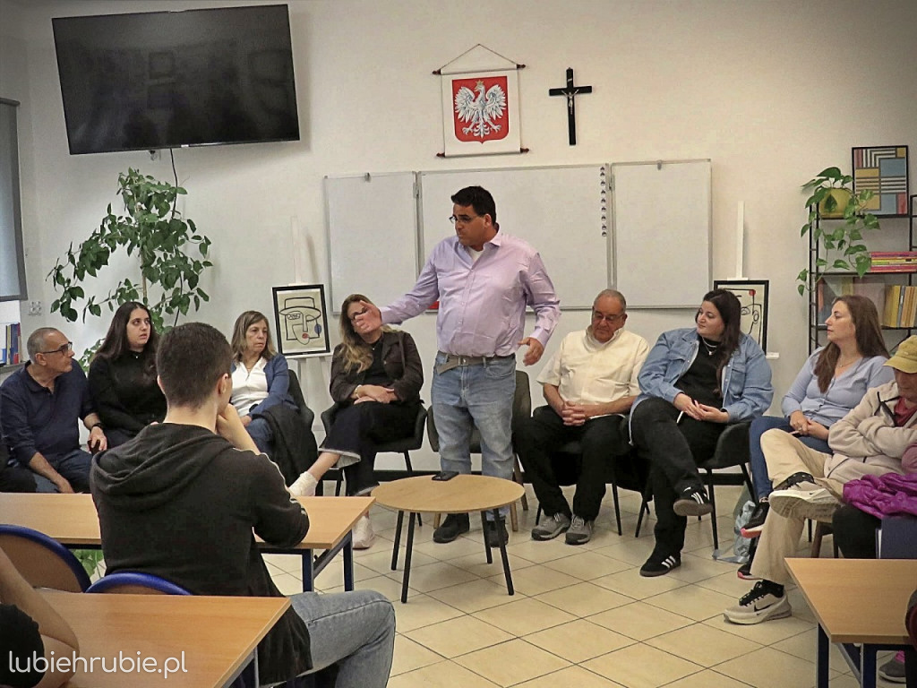 Dialog ponad granicami i pokoleniami