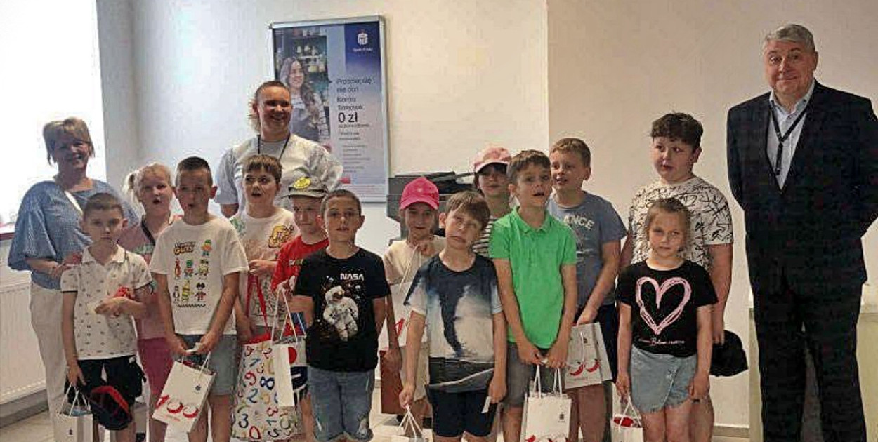 Dzieci z wizytą w banku