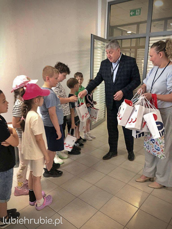 Dzieci z wizytą w banku
