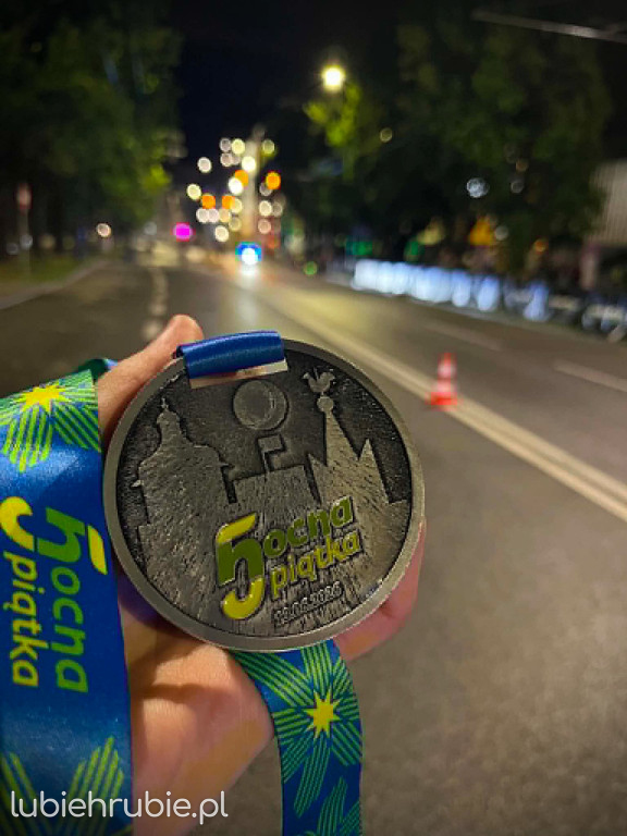 Ksiądz Tomasz Szady na podium w Lublinie