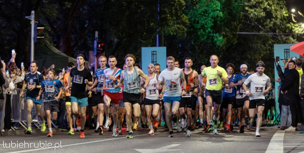Ksiądz Tomasz Szady na podium w Lublinie