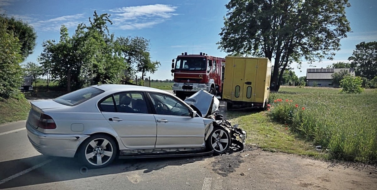Wjechał w sklep obwoźny i potrącił 64-latkę