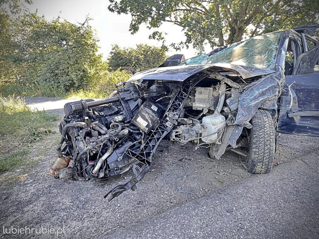 Wypadek nastolatków zakończony dachowaniem