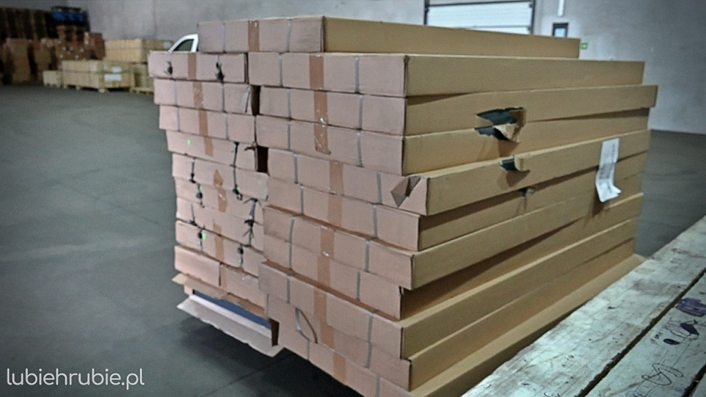 1,2 mln paczek papierosów w kontenerach