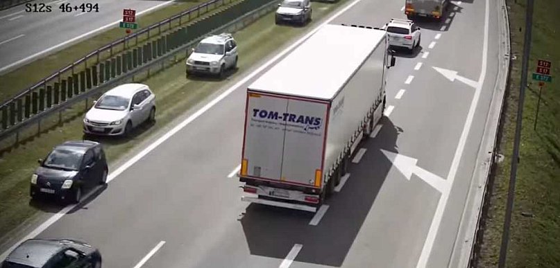  Nie czekali... zawrócili i pojechali pod prąd... drogą ekspresową S12.