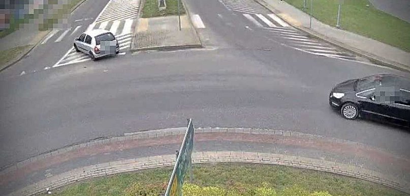 Zjechała z ronda "pod prąd" - zobacz nagranie [WIDEO]