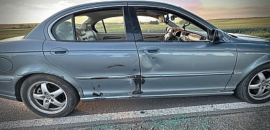 Powiat: Jaguarem uciekał przed policjantami i uszkodził radiowóz