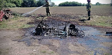 Powiat: Pojazd spłonął doszczętnie