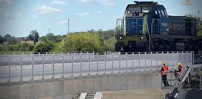 Ponad 100-tonowa lokomotywa sprawdziła wiadukt na obwodnicy Chełma