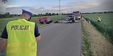 Tragiczny finał czołowego zderzenia. Nie żyją dwie osoby