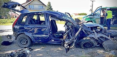 Wypadek nastolatków zakończony dachowaniem. 4 osoby ranne, dwie w stanie ciężkim