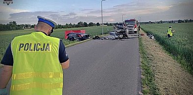 Tragiczny finał czołowego zderzenia. Nie żyją dwie osoby