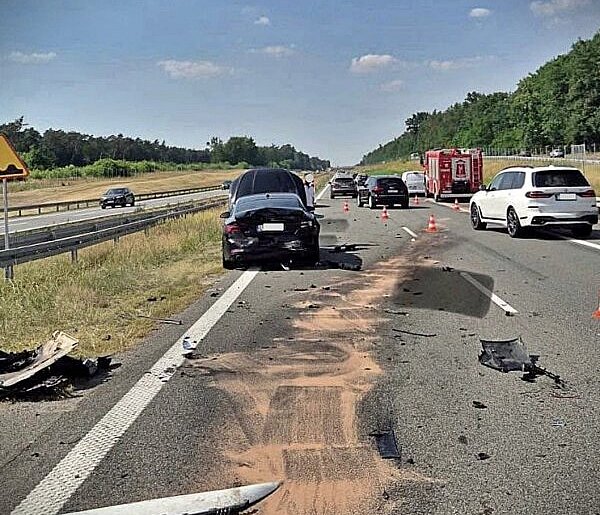 Zderzenie trzech aut na drodze S17. 3 osoby doznały poważnych obrażeń ciała