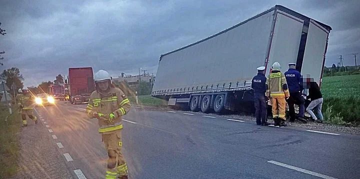 Powiat: Naczepa się wypięła...