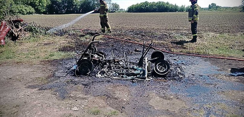 Powiat: Pojazd spłonął doszczętnie