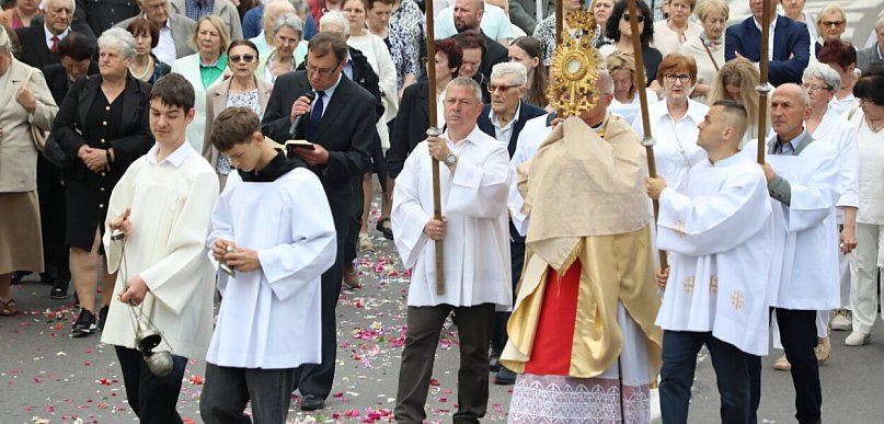 Procesja Bożego Ciała w centrum Hrubieszowa