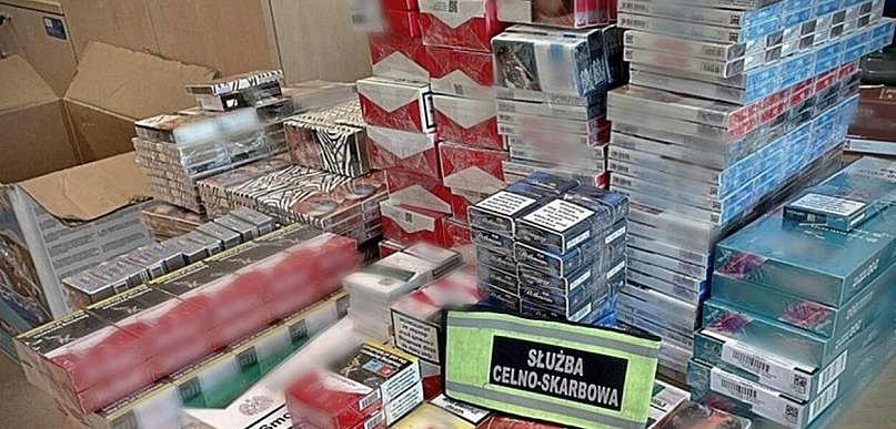Skontrolowali pojazd i posesję, zabezpieczyli kontrabandę