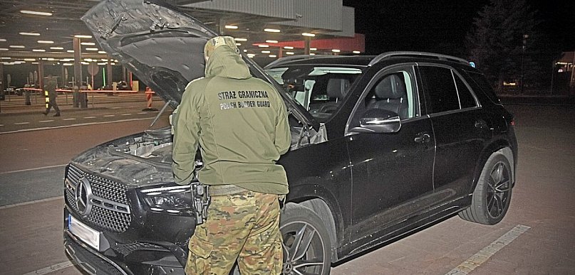 Odzyskano skradzionego w Polsce Mercedesa o wartości 300 tys. zł