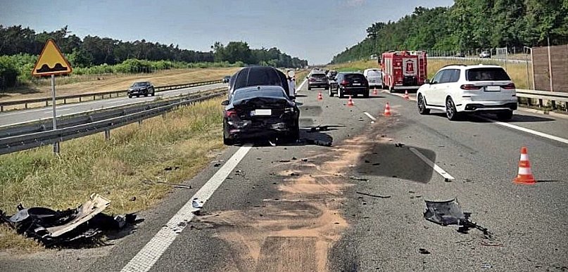 Zderzenie trzech aut na drodze S17. 3 osoby doznały poważnych obrażeń ciała